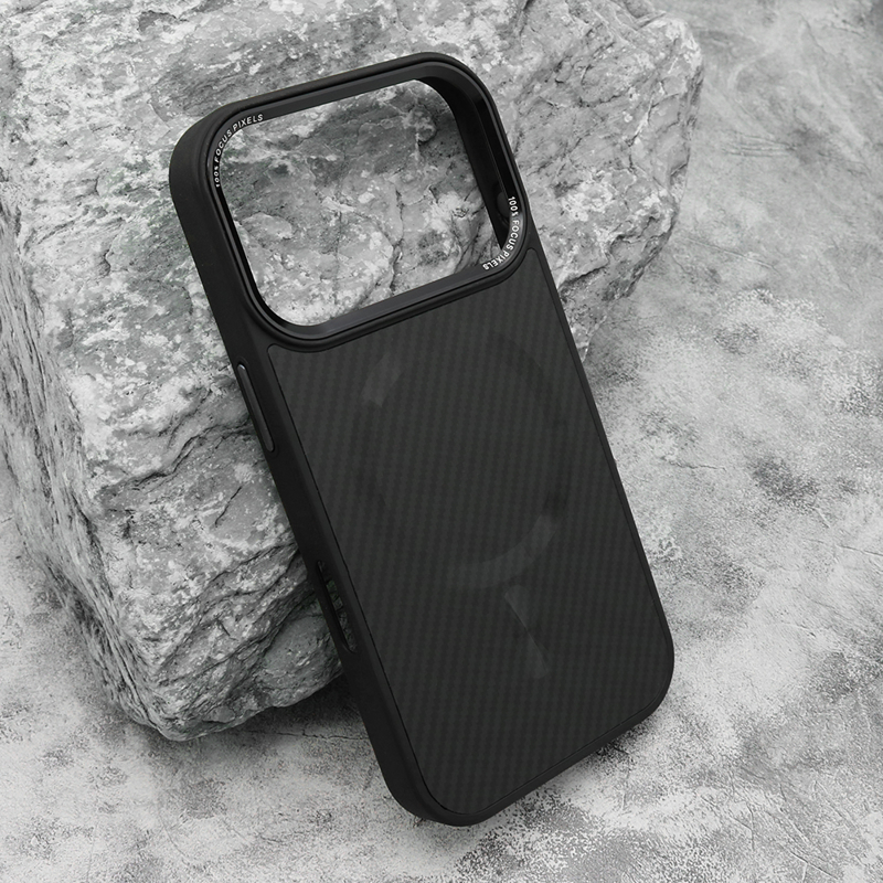 Slika od Futrola CARBON MagSafe za iphone 17 Pro (6.3) crna (big camera)
